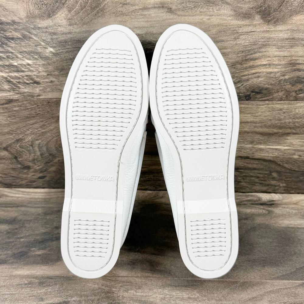 NIB Minnetonka 9 Thunderbird Boat Moccasin Flats Loafers White Smooth Leather - Picture 7 of 11